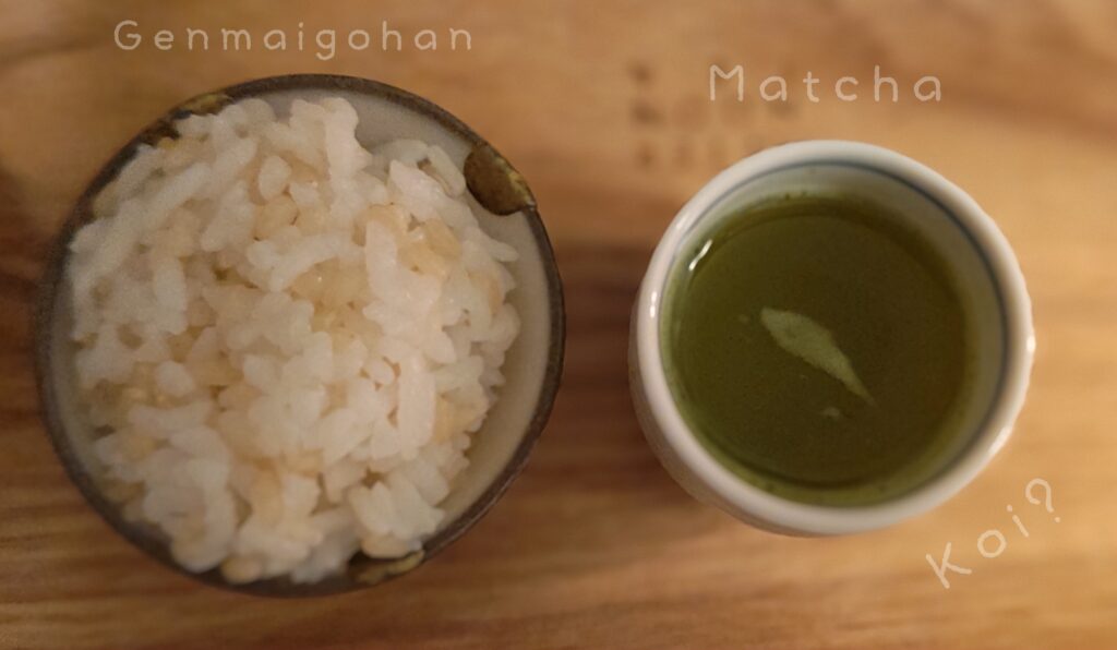 お茶の中に鯉が・・・